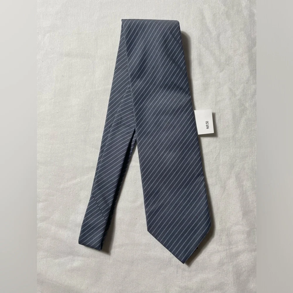 NWT Hart Schaffner Marx Striped Silk Neck tie * Has Pinhole*